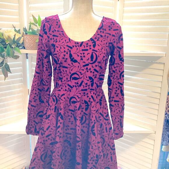 MODCLOTH ANTHROPOLOGIE ELENA BAT FLORAL WINE NEW SIZE MED - Picture 1 of 6